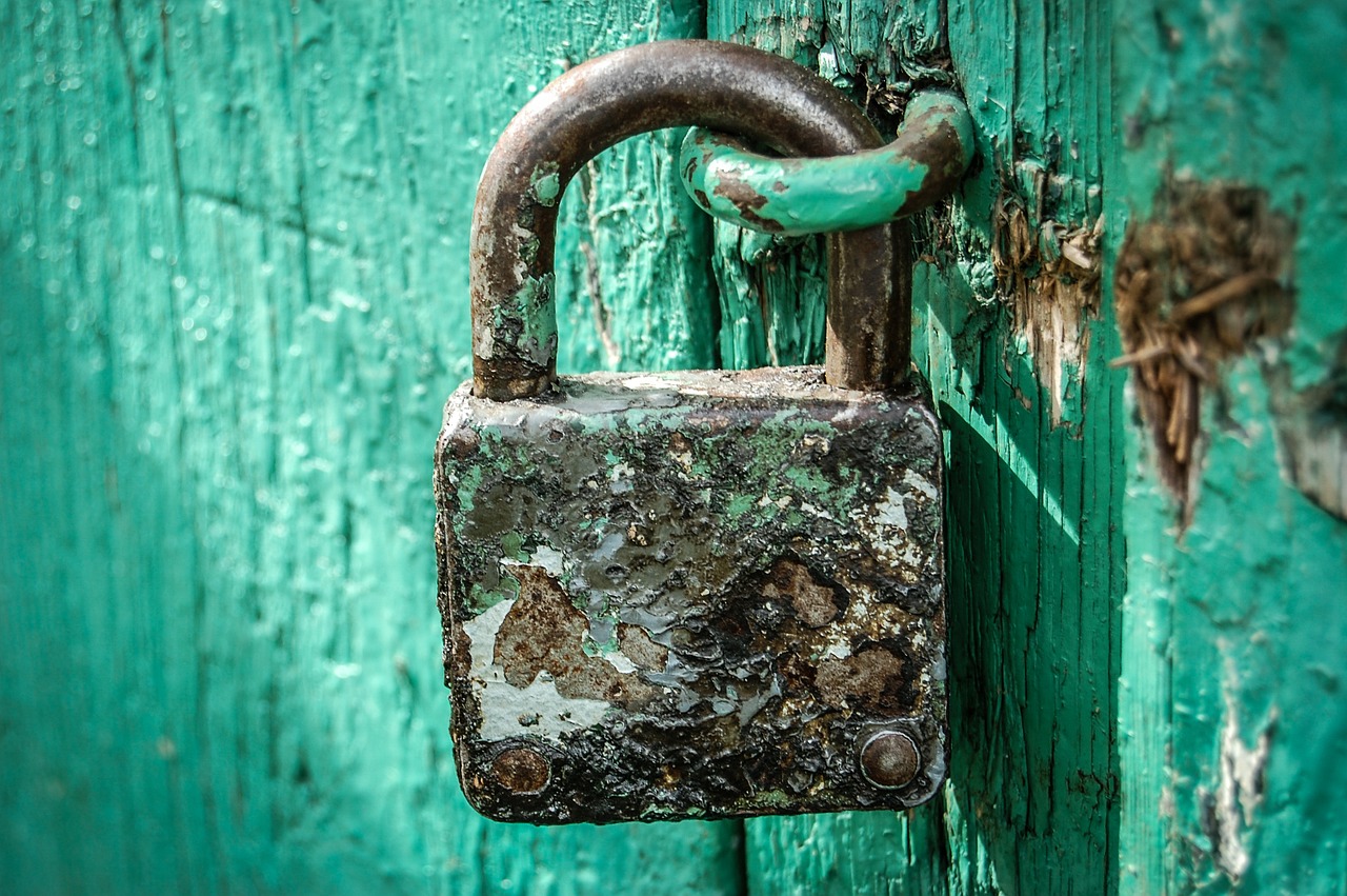 an old rusty padlock